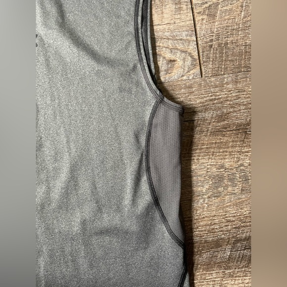NWOT Mens Under Armor Sleeveless Compression Gray Shirt Medium - Picture 5 of 7